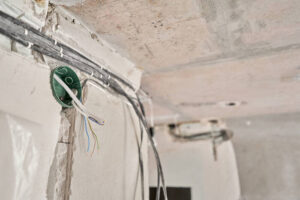 A lakás villanyszerelésünkkel megbízható elektromos rendszert biztosíthatsz otthonodnak.