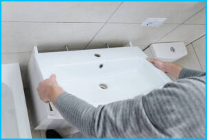 Az otthoni mosdó csere lehetőséget ad a modern, víztakarékos modellek bevezetésére.