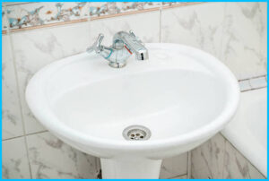Az új mosdó kiválasztása során figyelembe kell venni az otthoni tér igényeit és stílusát – mosdócsere tanácsok.